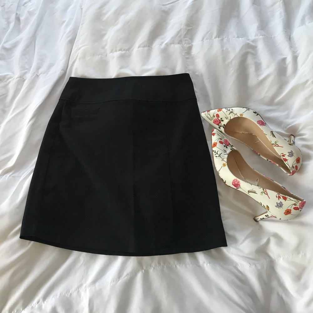 NWOT Black work skirt size small 💕